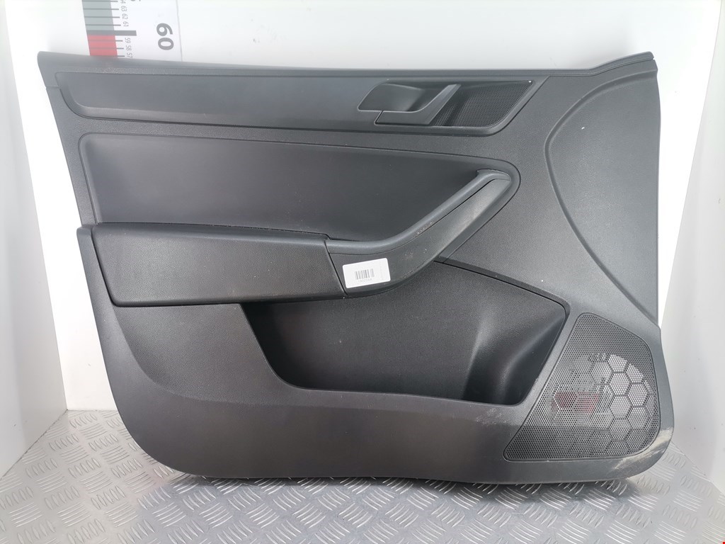 Обшивка двери передняя левая SKODA Rapid 2012-2020