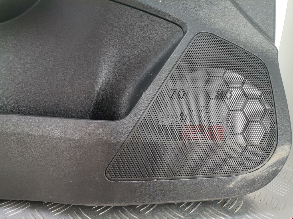 Обшивка двери передняя левая SKODA Rapid 2012-2020