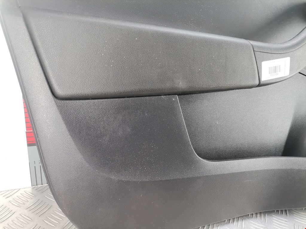 Обшивка двери передняя левая SKODA Rapid 2012-2020