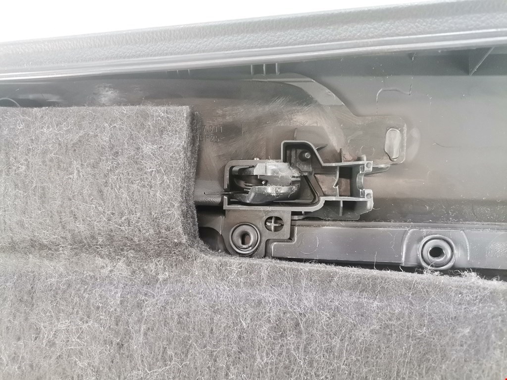 Обшивка двери передняя левая SKODA Rapid 2012-2020