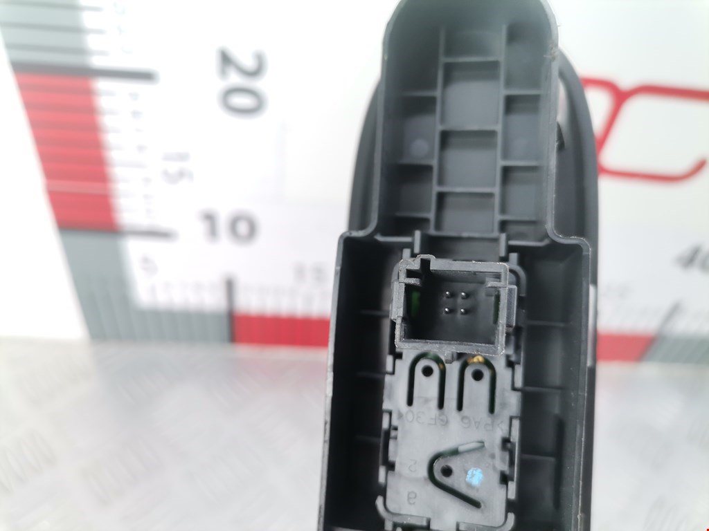 Кнопка стеклоподъемника CITROEN C3 2009-2016