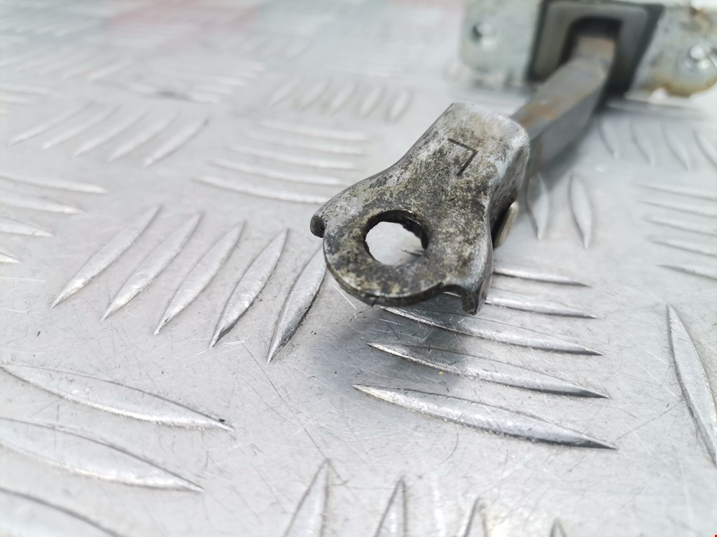 Ограничитель открывания двери KIA Carens 2006-2012