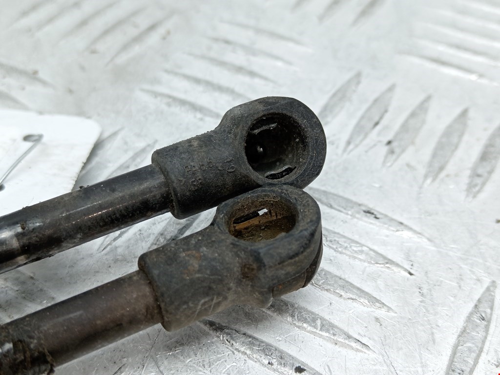 Амортизатор капота левый=правый BMW 3er E46 1998-2006