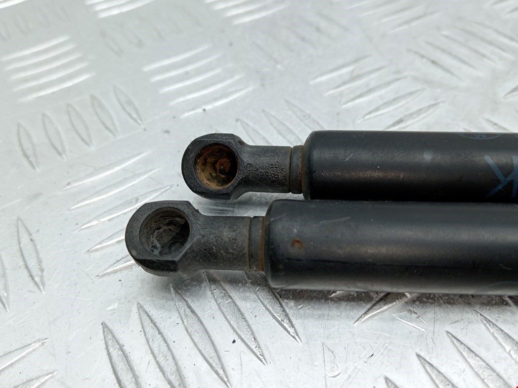 Амортизатор капота левый=правый BMW 3er E46 1998-2006