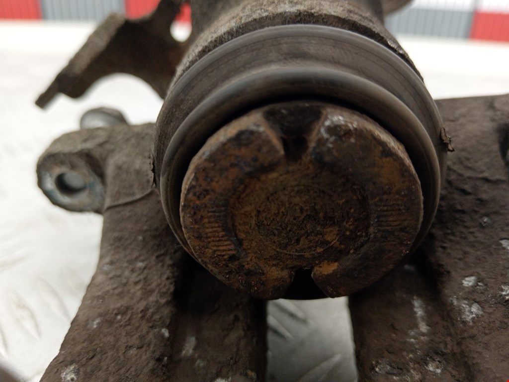 Суппорт задний правый VOLKSWAGEN Passat B5 1997-2005