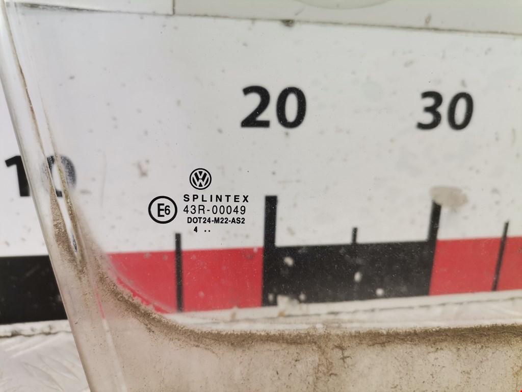 Стекло двери переднее правое VOLKSWAGEN Golf III 1991-1997