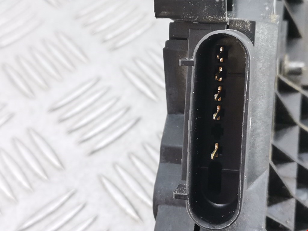 Замок двери передней левой FORD Fiesta 2008-2012