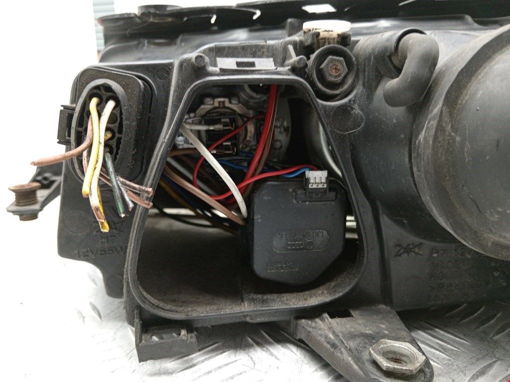 Фара правая VOLKSWAGEN Passat B5 1997-2005