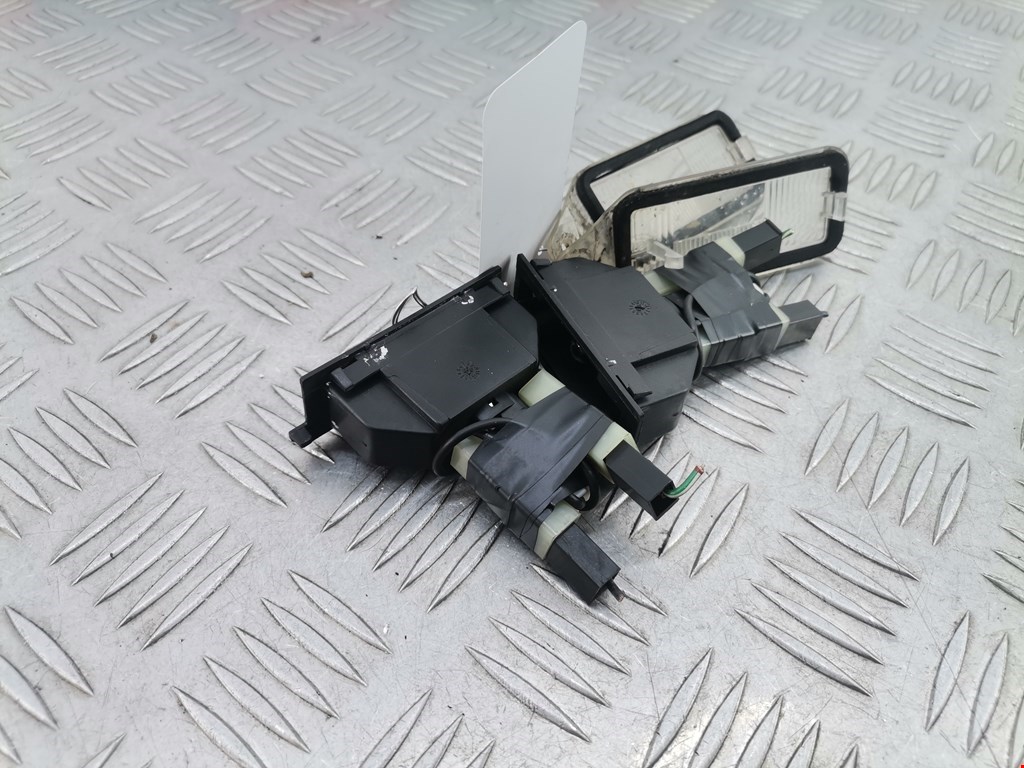 Фонарь подсветки номера MITSUBISHI Carisma 1995-1999