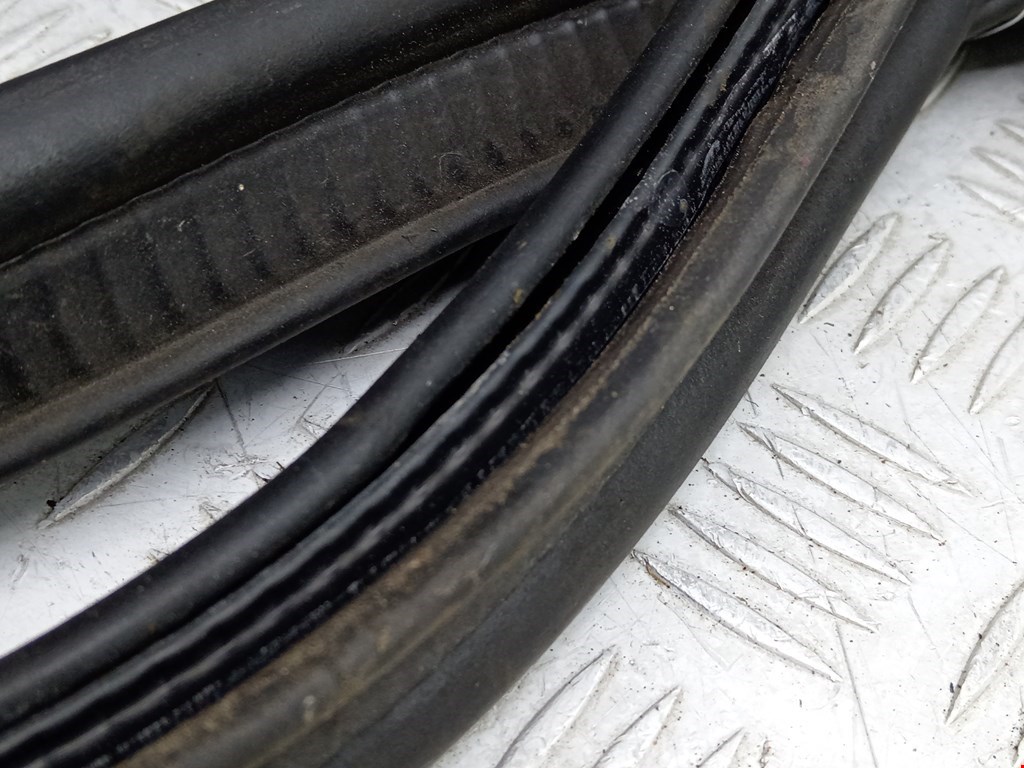 Уплотнитель (наружный) RENAULT Captur II 2019-н.в.