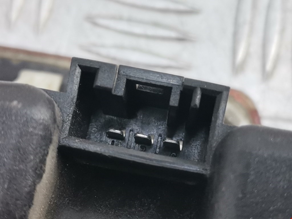 Фонарь задний внутренний левый BMW 3er E46 1998-2006