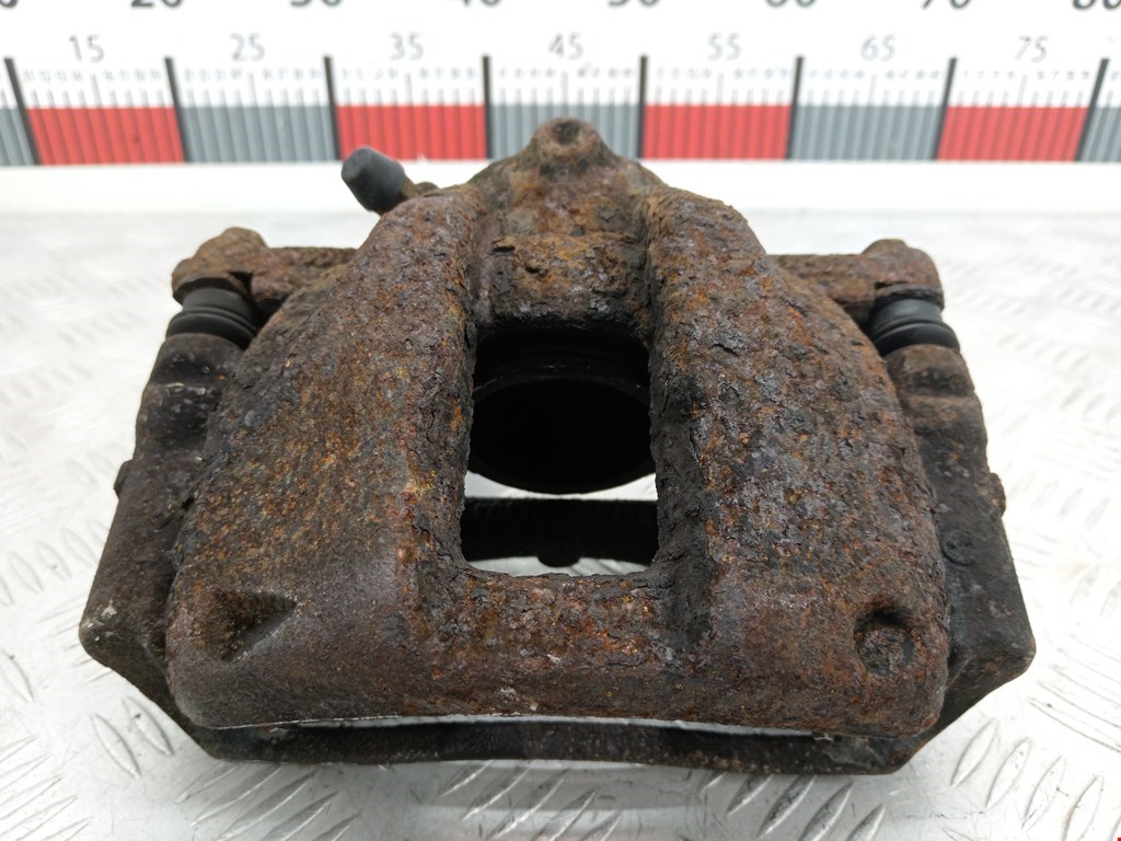 Суппорт передний правый Honda CR-V 3 (2006-2012)