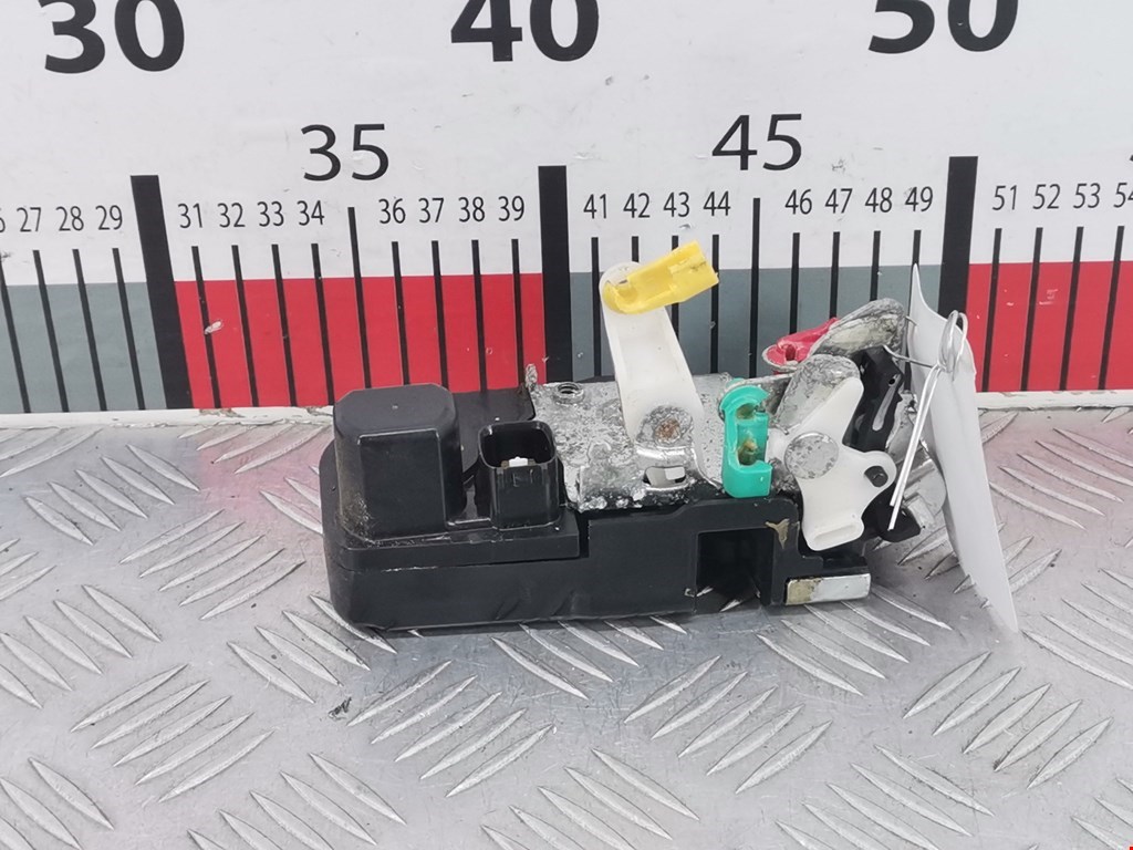 Замок двери задней левой CHRYSLER 300 C 2004-2010