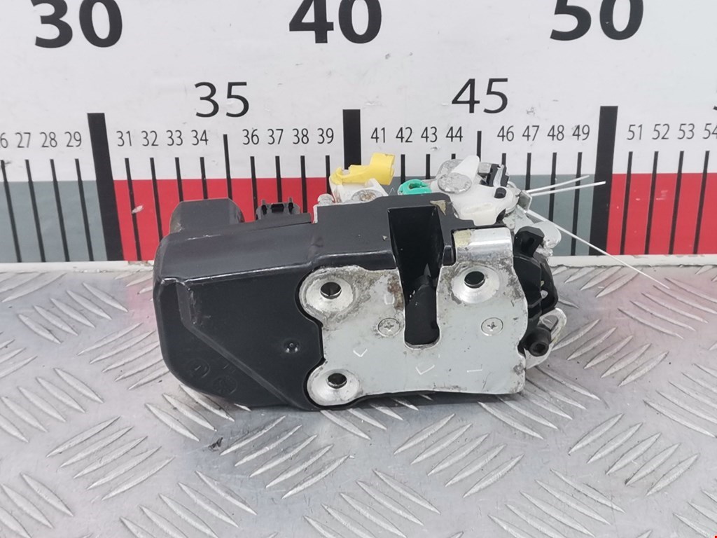 Замок двери задней левой CHRYSLER 300 C 2004-2010