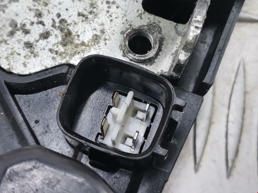 Замок двери задней левой CHRYSLER 300 C 2004-2010