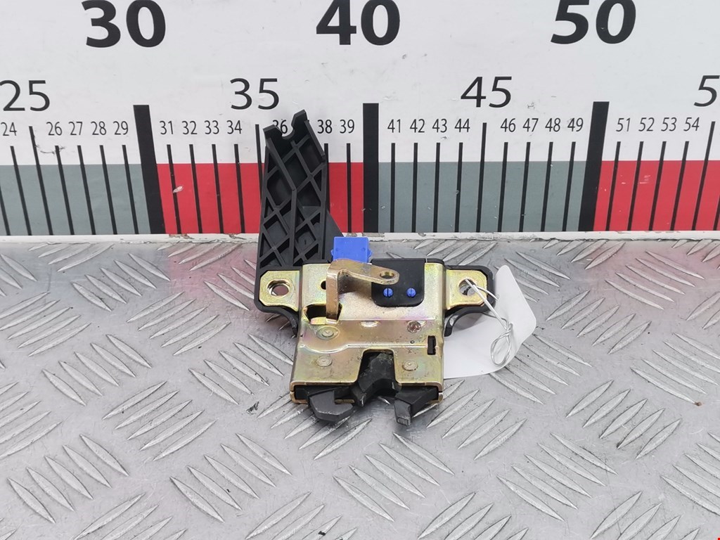 Замок багажника (крышки двери) AUDI A4 B6 2001-2005