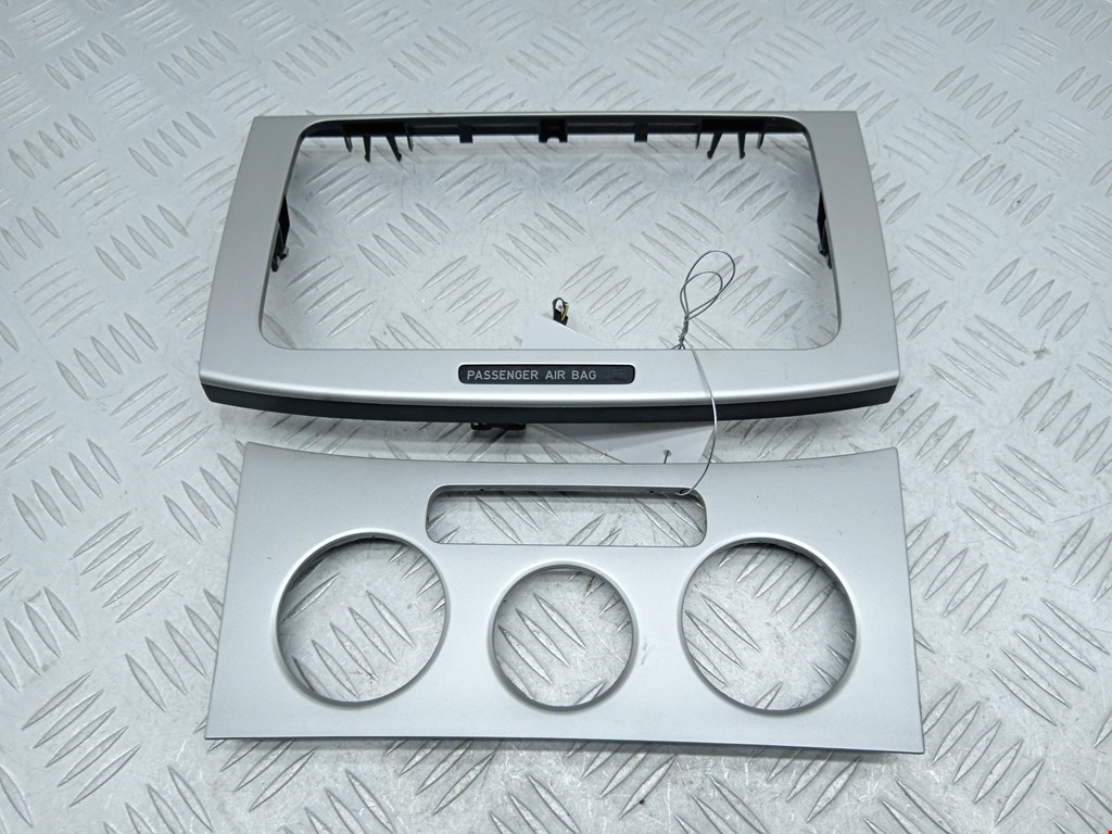 Рамка магнитолы VOLKSWAGEN Passat B6 2005-2011