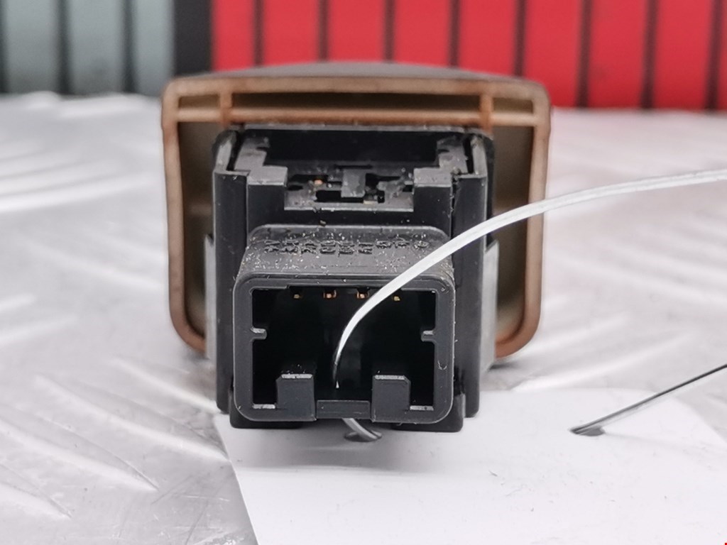 Кнопка аварийной сигнализации (аварийки) NISSAN Note E11 2005-2014