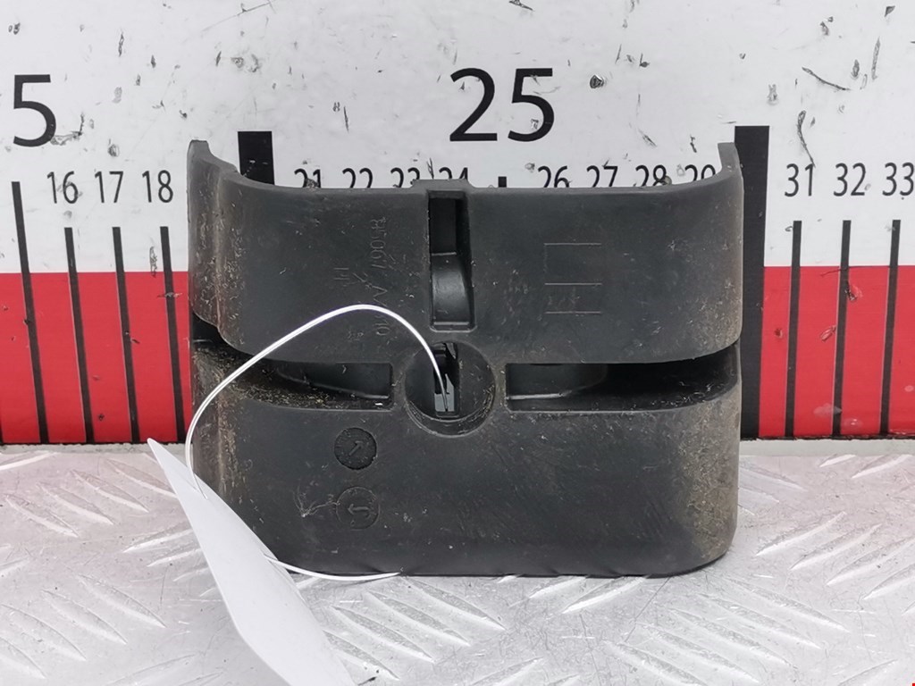 Кронштейн заднего бампера левый правый NISSAN Note E11 2005-2014