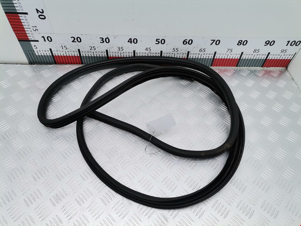 Уплотнитель двери NISSAN Note E11 2005-2014