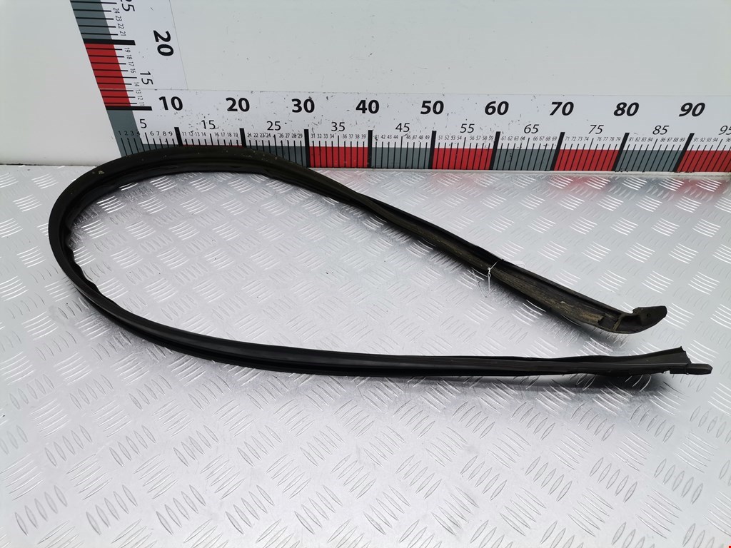 Уплотнитель (наружный) NISSAN Note E11 2005-2014