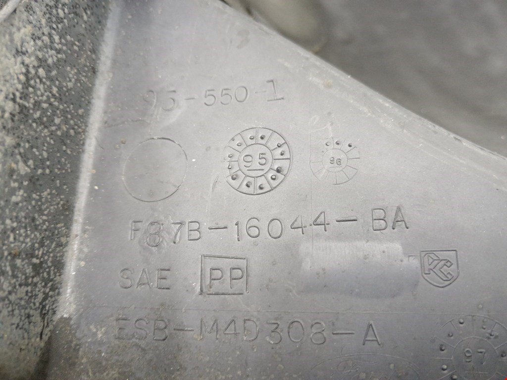 Локер (подкрылок) передний правый FORD Explorer 1995-2001