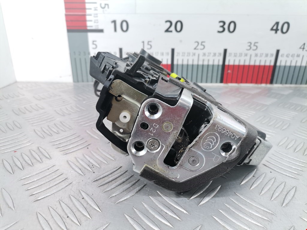 Замок двери задней правой TOYOTA Auris E150 2006-2012