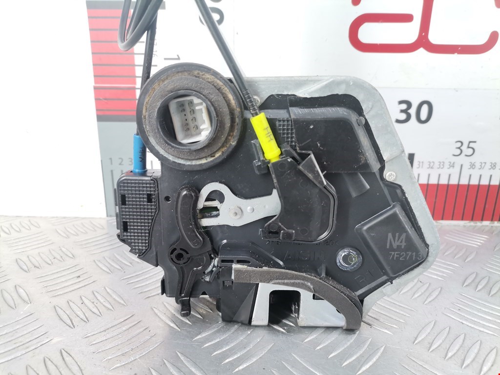 Замок двери задней правой TOYOTA Auris E150 2006-2012