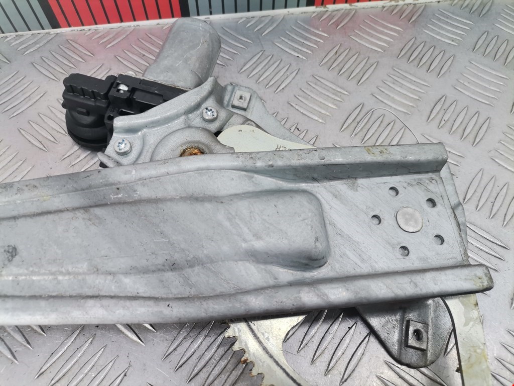 Стеклоподъемник задний правый TOYOTA Auris E150 2006-2012