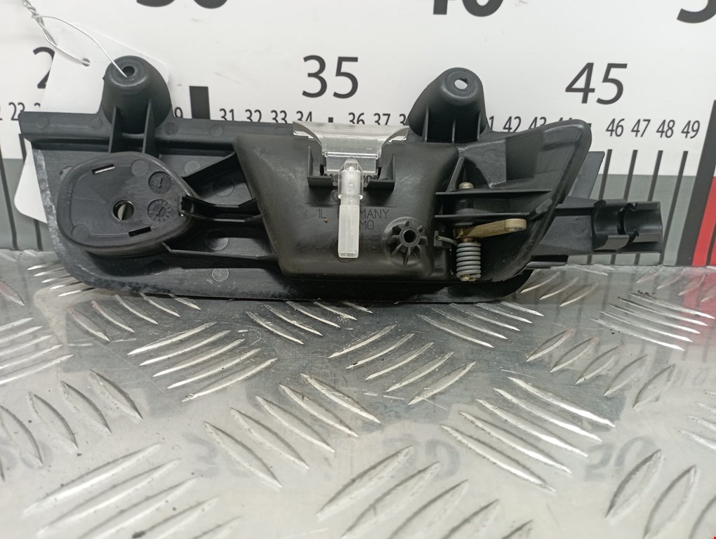 Ручка дверная задняя внутренняя левая AUDI A4 B6 2001-2005