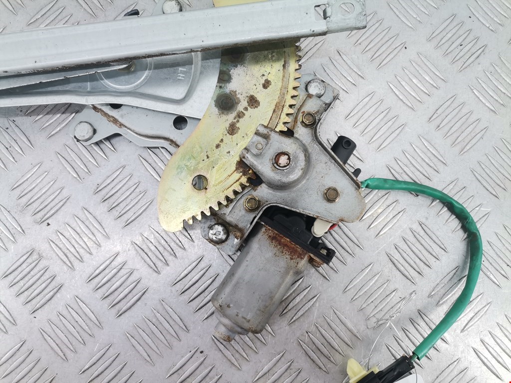 Стеклоподъемник задний левый KIA Carens 1999-2002