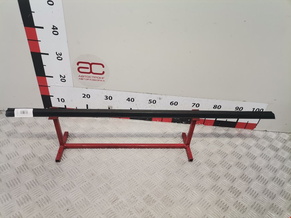 Накладка декоративная (молдинг) стекла двери задней левой Kia Carens 1 (RS) (1999-2006)