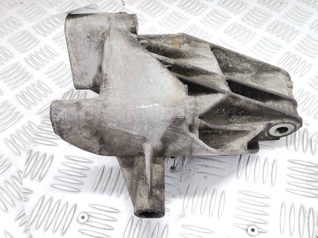 Кронштейн (крепление лапа) двигателя Alfa Romeo 147 (937) (2000-2010)