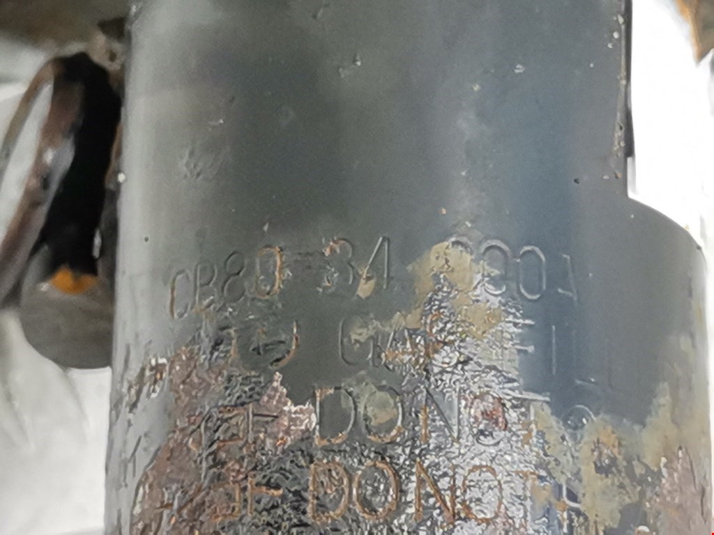 Амортизатор передний левый MAZDA Premacy CP 1999-2004