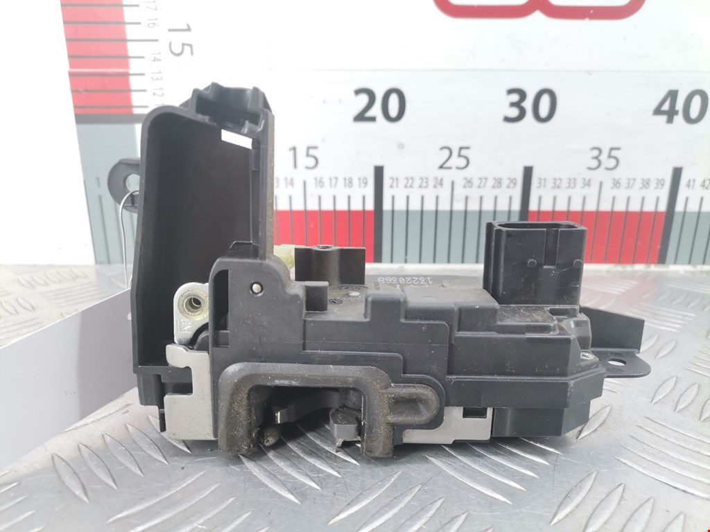 Замок двери передней правой OPEL Astra H/Family 2004-2015