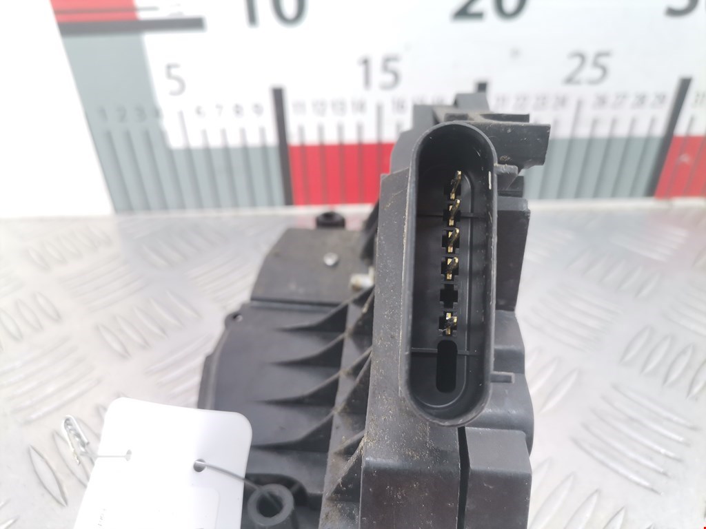 Замок двери задней правой FORD Fiesta 2008-2012