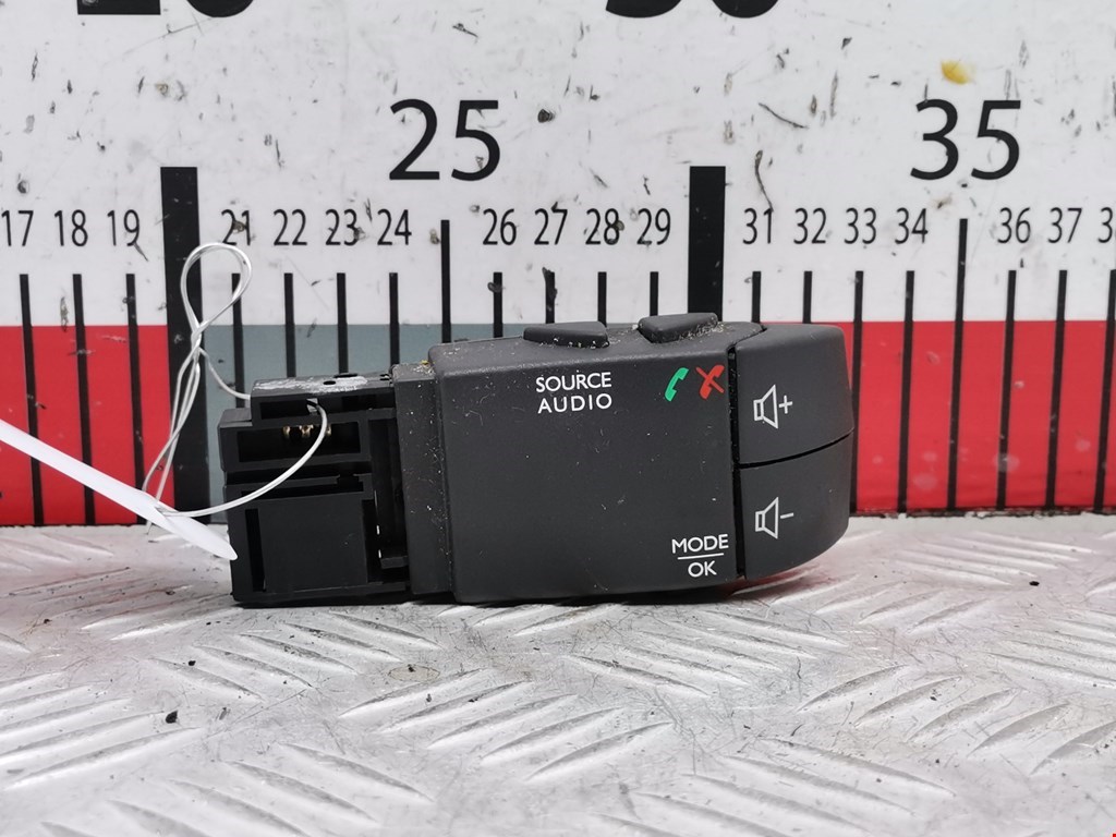 Переключатель подрулевой управления магнитолой RENAULT Captur II 2019-н.в.