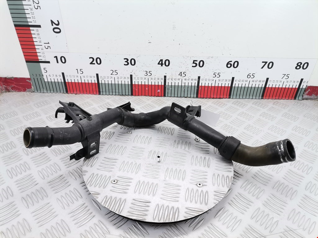 Патрубок системы охлаждения Peugeot 307 (2001-2008)