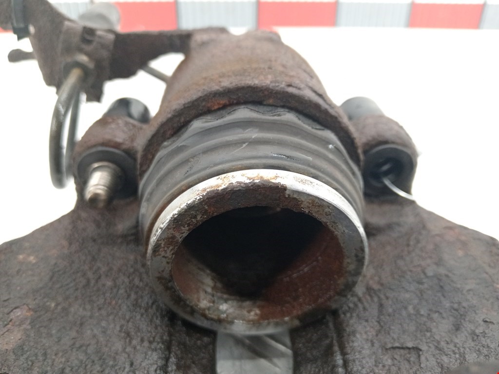 Суппорт передний правый VOLKSWAGEN Passat B5 1997-2005