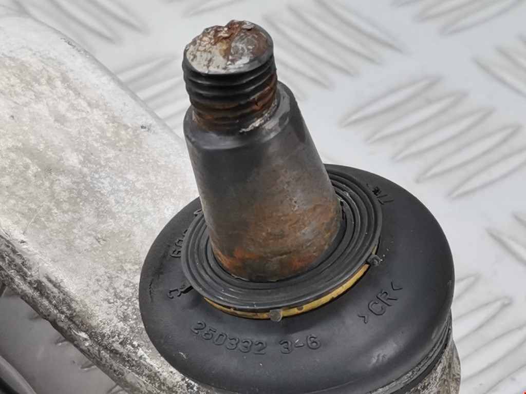 Рычаг передний правый AUDI A4 B5 1995-2001