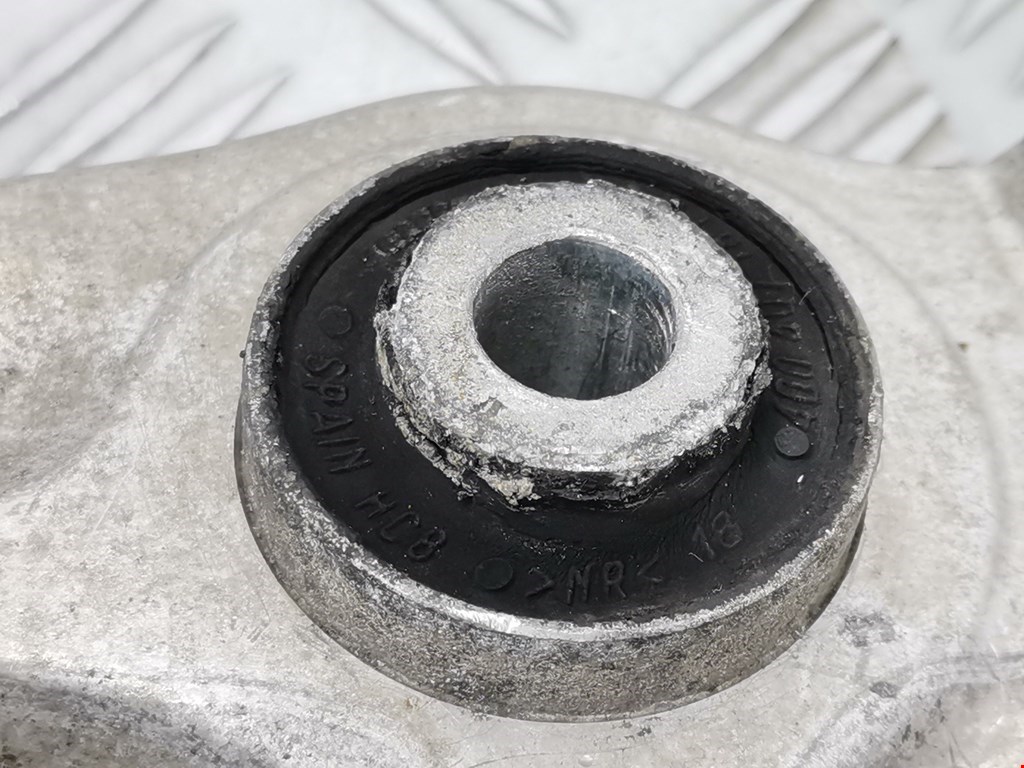 Рычаг передний правый AUDI A4 B5 1995-2001