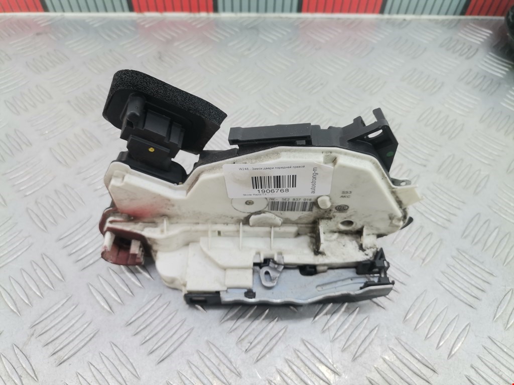 Замок двери передней правой SKODA Rapid 2012-2020