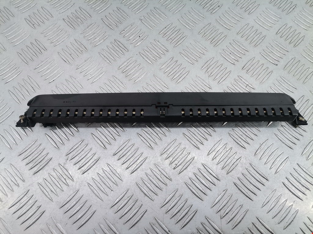 Фонарь дополнительный тормозной (стоп-сигнал) Volkswagen Passat 5 GP (2000-2005)