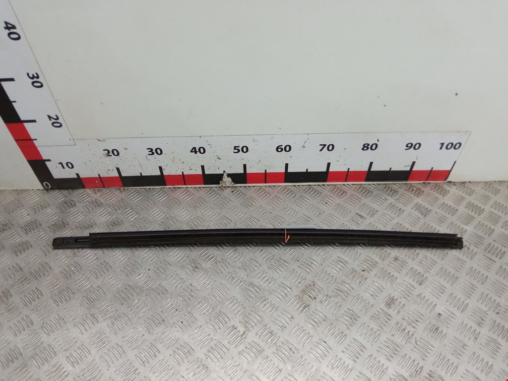 Уплотнитель (внутри) HYUNDAI Tucson l 2004-2010