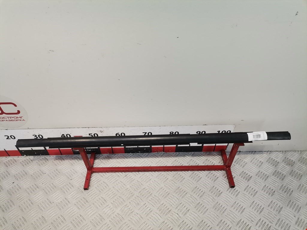 Накладка декоративная (молдинг) стекла двери задней левой Jeep Compass 1 (MK) (2006-2016)