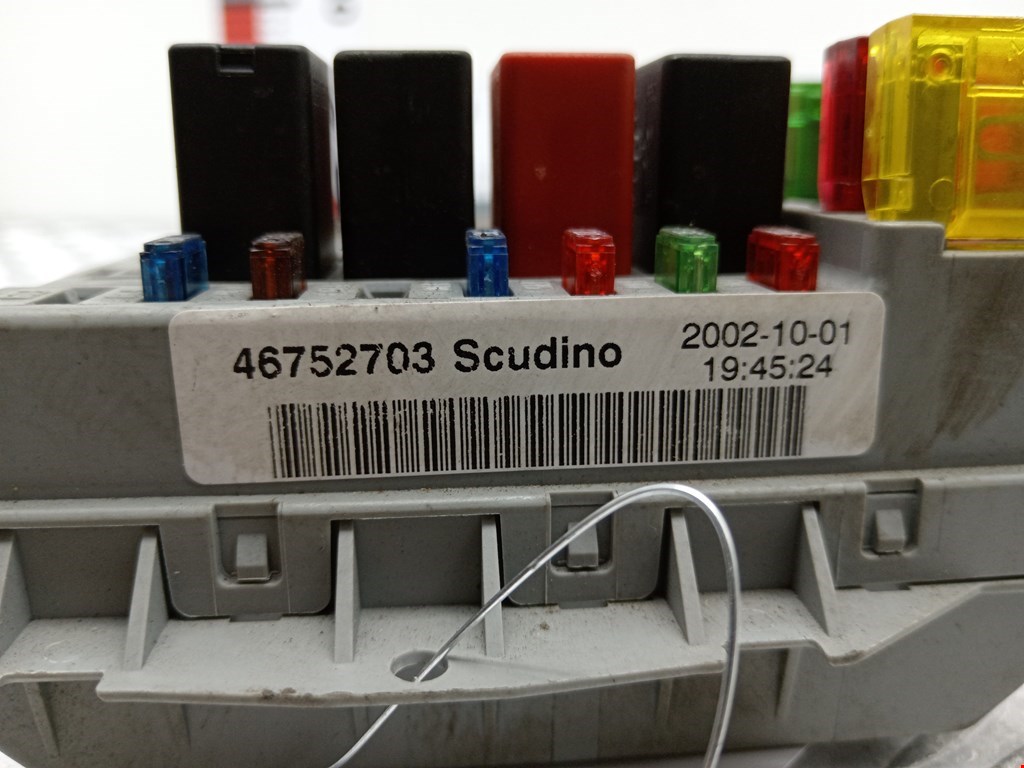 Датчик уровня в бачок омывателя FIAT Doblo 1 2000-2005