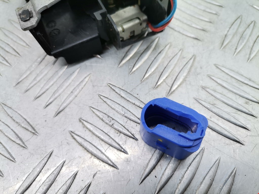 Замок двери задней правой SKODA Octavia A5 1Z- 2004-2013