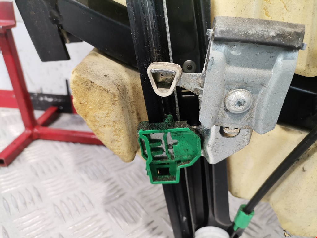 Стеклоподъемник передний правый AUDI A4 B5 1995-2001