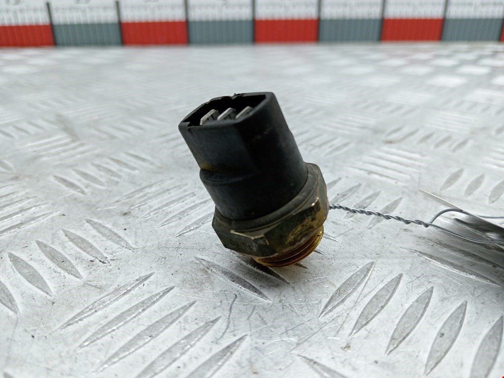 Датчик температуры (охлаждающей жидкости) AUDI A4 B5 1995-2001