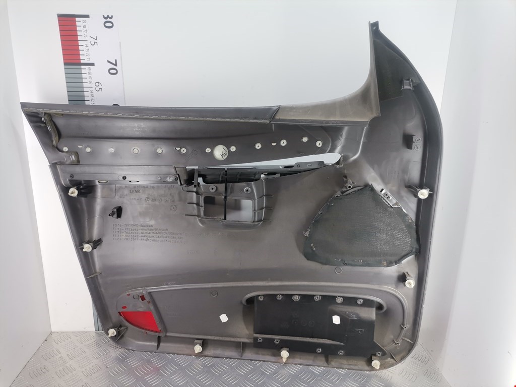 Обшивка двери передняя правая FORD Explorer 1995-2001